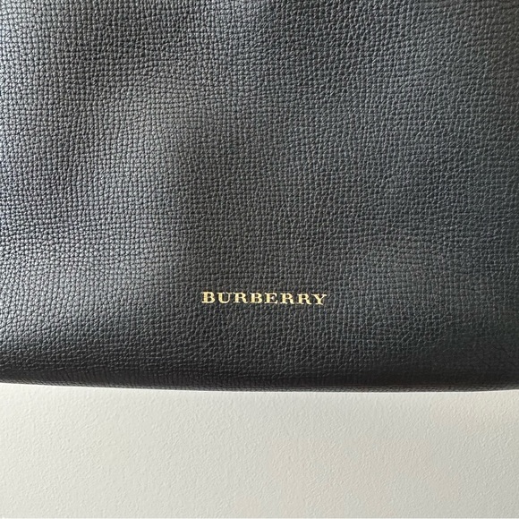 <SOLD> Burberry canter leather shoulder bag - Picture 2 of 12